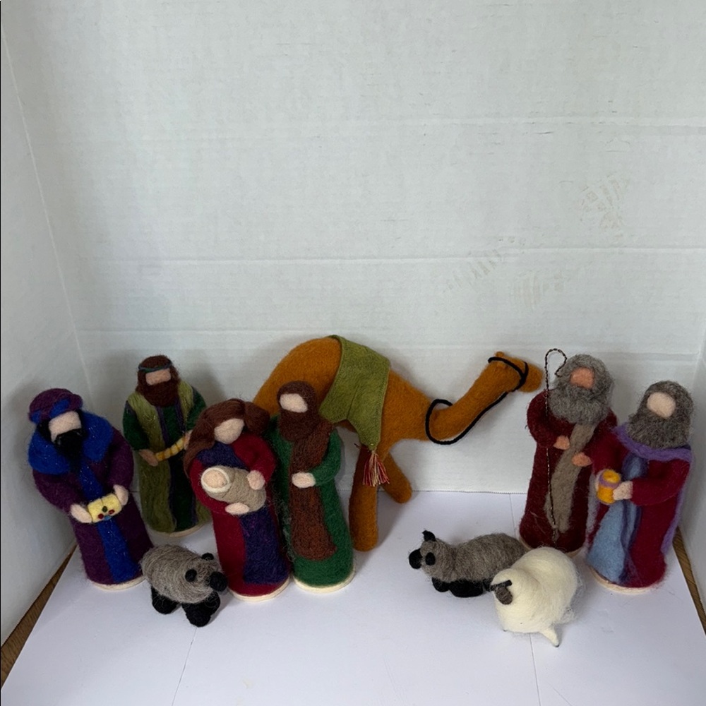 Handcrafted Felt Nativity Set - Picture 2 of 16